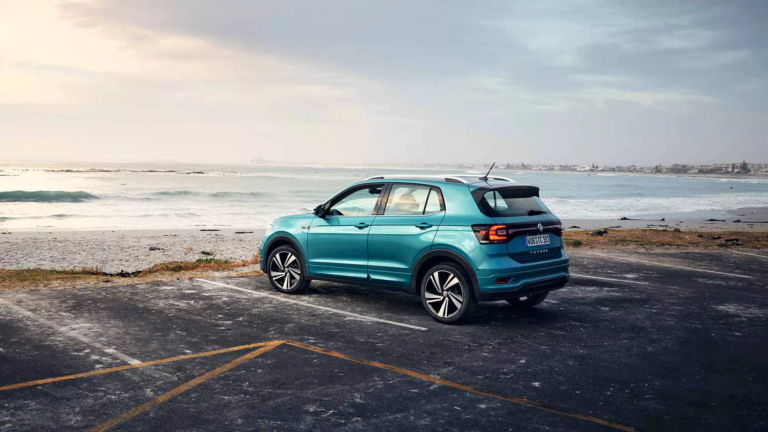 Noleggio a lungo termine: cos’è e come funziona 2 t cross verde menta parcheggiata piazzola mare 768x432 1