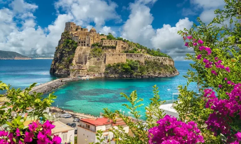 Cosa vedere vicino Procida: Ischia e Capri 1 cosa vedere vicino ischia